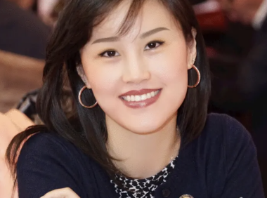 纽约州长前幕僚长孙雯长岛豪宅遭FBI突袭搜查